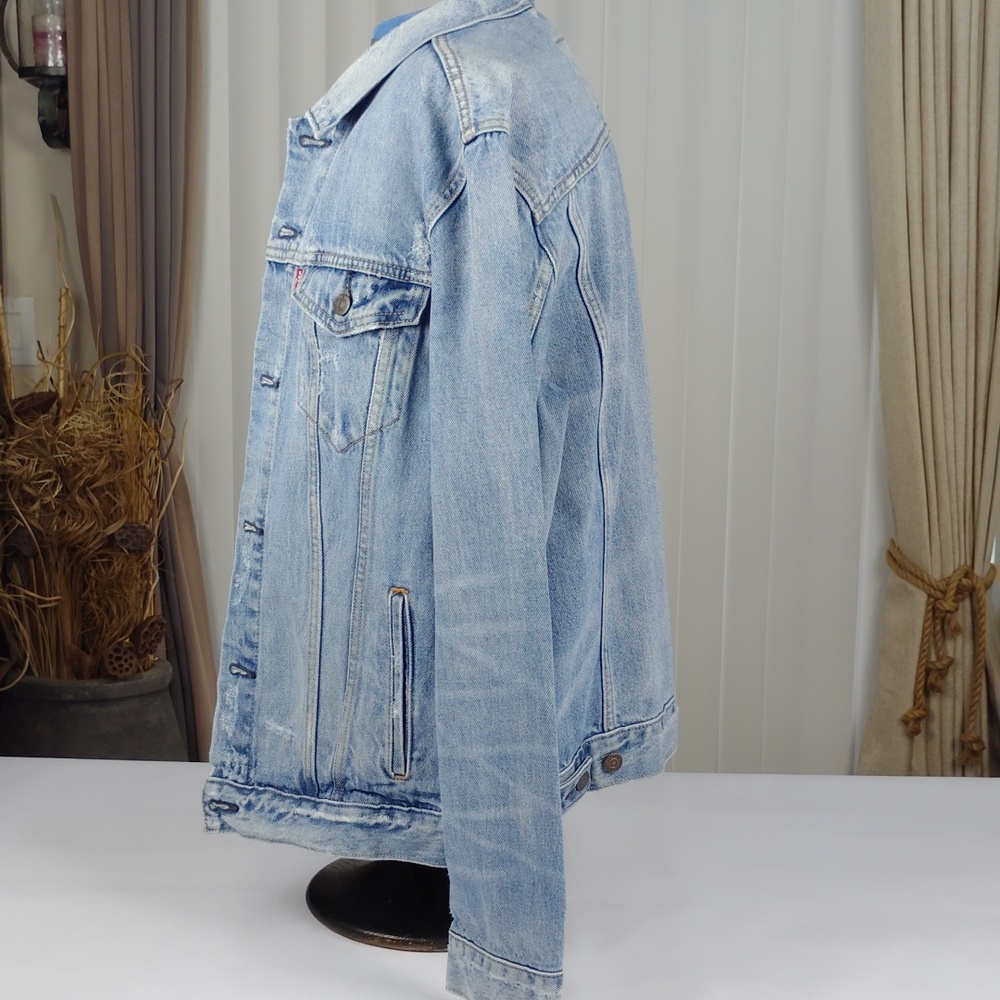 Levi Strauss & Co. Classic Blue Denim Mens Jacket. - Picture 4 of 16